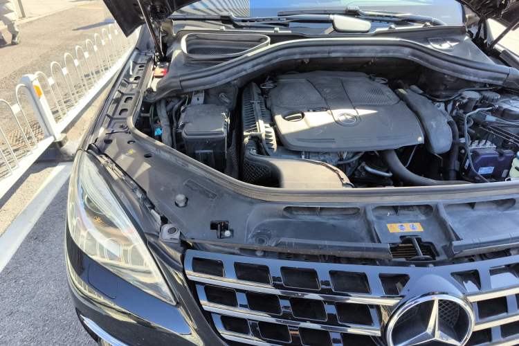 Used Mercedes-Benz M-Class 2012 ML 350 Luxury Edition Engine Bay Right