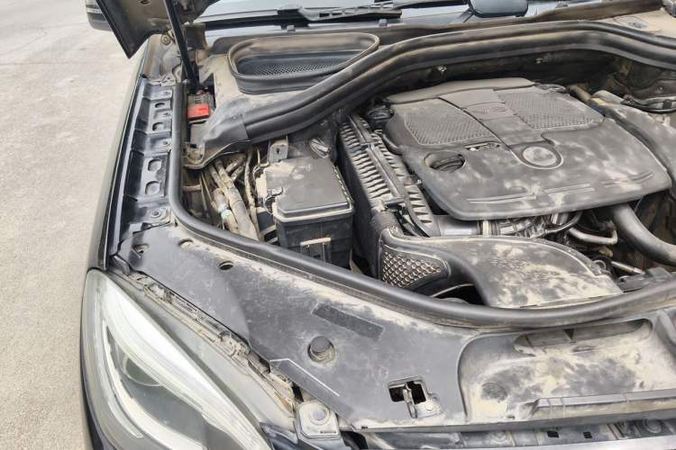 Used Mercedes-Benz M-Class 2012 ML 350 Luxury Edition Engine Bay Right