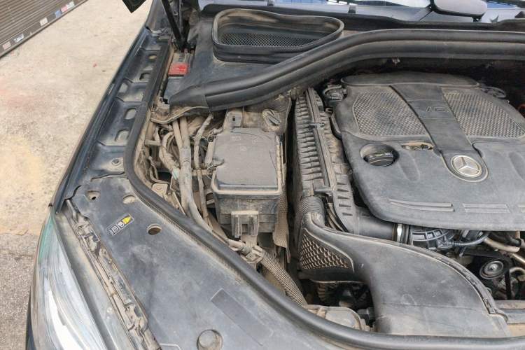 Used Mercedes-Benz M-Class 2012 ML 300 Engine Bay Right