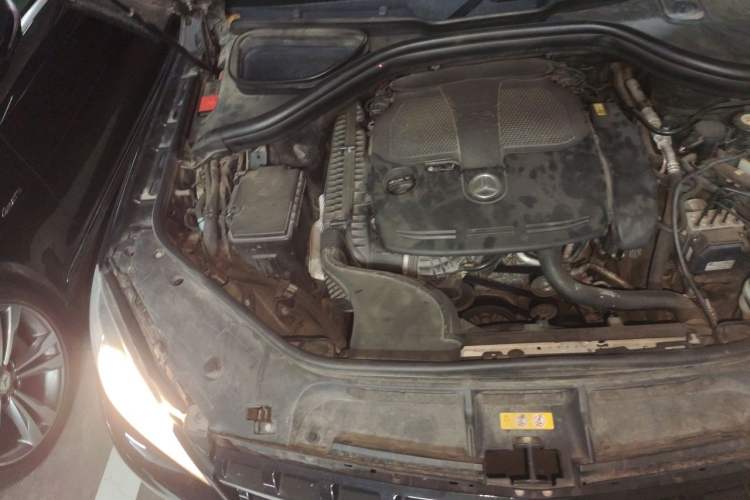 Used Mercedes-Benz M-Class 2012 ML 350 Sport Edition Engine Bay Right