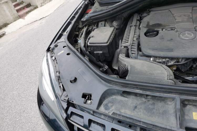 Used Mercedes-Benz M-Class 2012 ML 350 Sport Edition Engine Bay Right