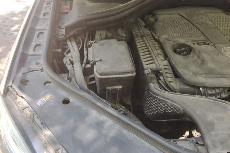 Used Mercedes-Benz M-Class 2012 ML 350 Luxury Edition Engine Bay Right