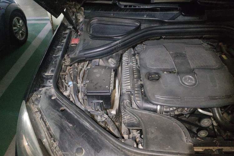 Used Mercedes-Benz M-Class 2012 ML 350 Sport Edition Engine Bay Right