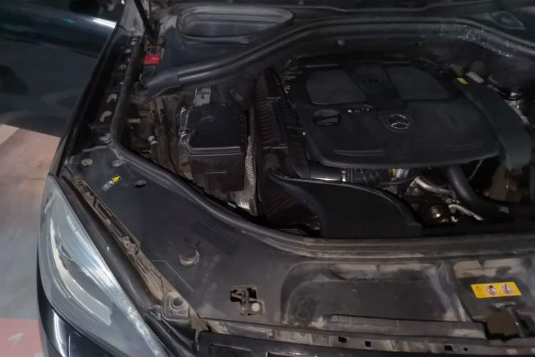 Used Mercedes-Benz M-Class 2012 ML 300 Engine Bay Right