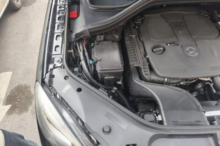 Used Mercedes-Benz M-Class  Engine Bay Right