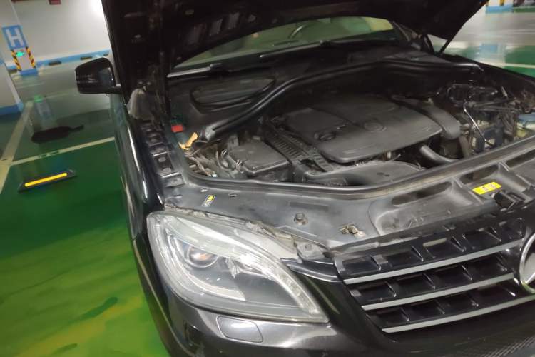 Used Mercedes-Benz M-Class 2012 ML 300 Engine Bay Right