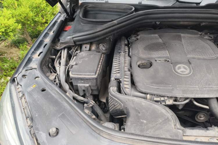 Used Mercedes-Benz M-Class 2012 ML 350 Sport Edition Engine Bay Right
