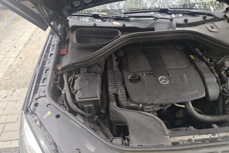 Used Mercedes-Benz M-Class 2012 ML 350 Sport Edition Engine Bay Right