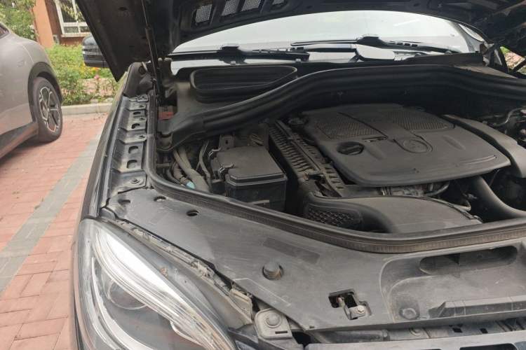 Used Mercedes-Benz M-Class 2012 ML 350 Sport Edition Engine Bay Right