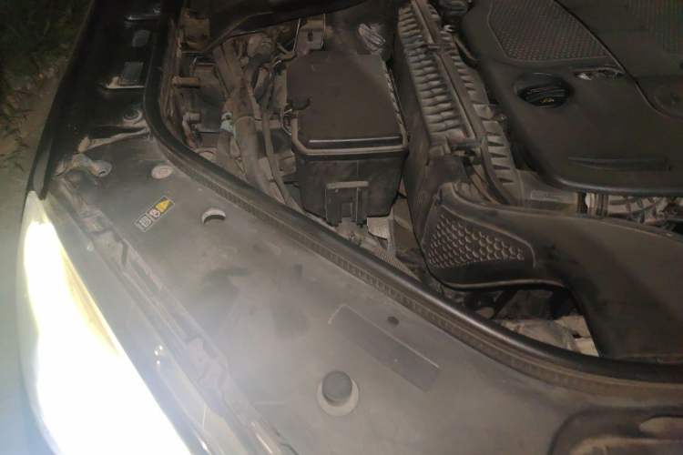 Used Mercedes-Benz M-Class 2012 ML 300 Engine Bay Right