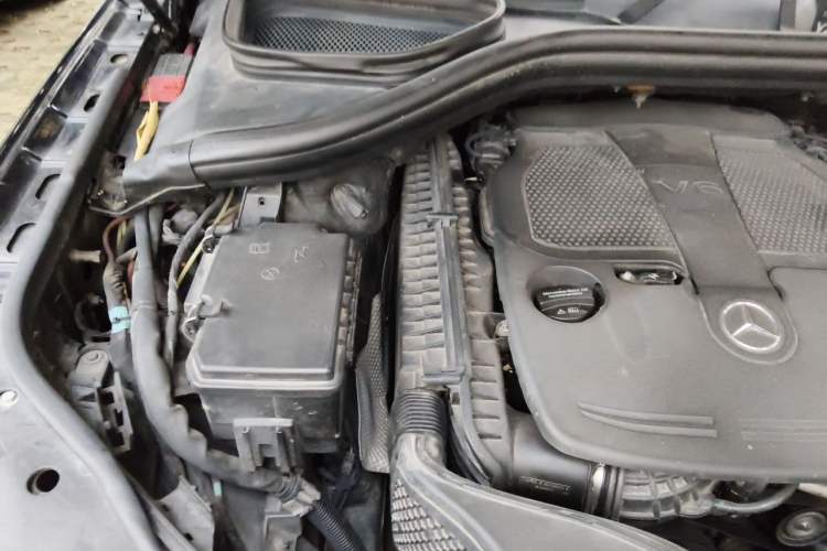 Used Mercedes-Benz M-Class 2012 ML 350 Sport Edition Engine Bay Right