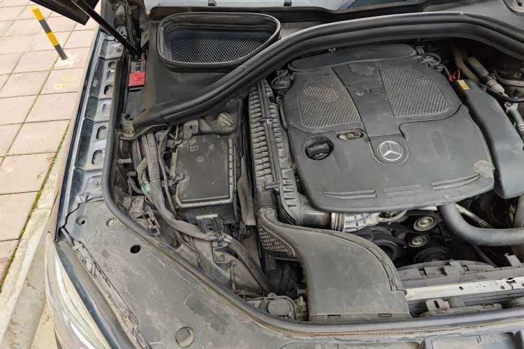 Used Mercedes-Benz M-Class 2012 ML 350 Luxury Edition Engine Bay Right