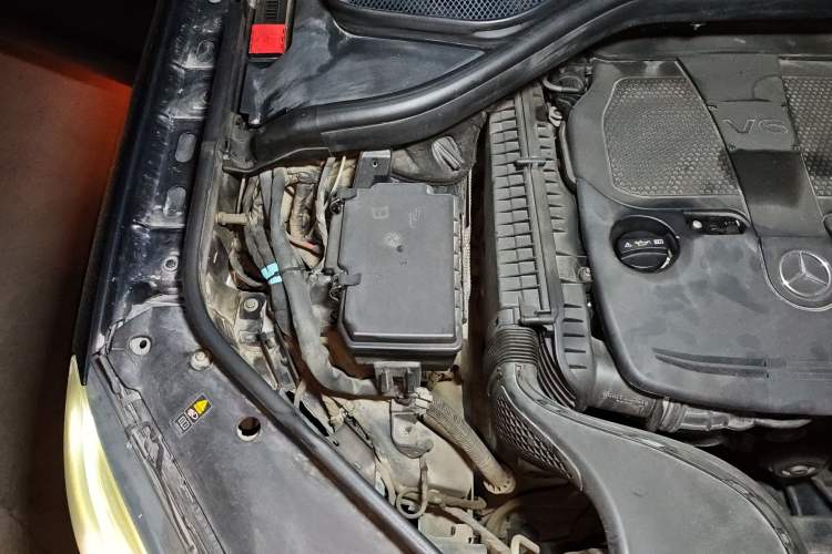 Used Mercedes-Benz M-Class 2012 ML 350 Luxury Edition Engine Bay Right