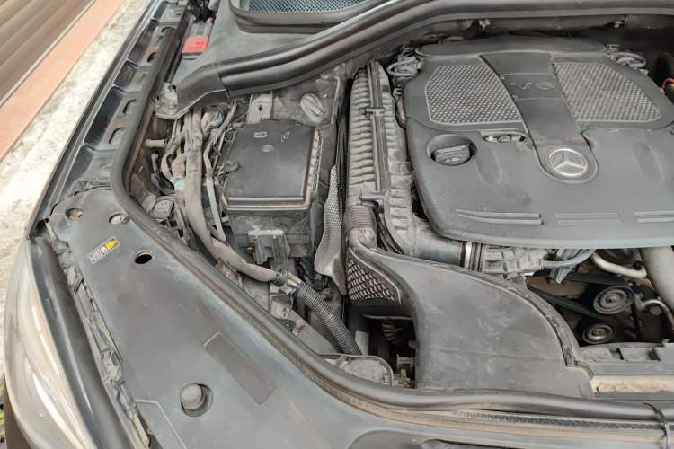 Used Mercedes-Benz M-Class 2012 ML 350 Luxury Edition Engine Bay Right