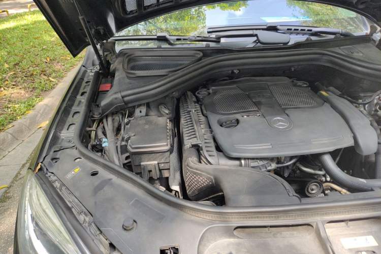 Used Mercedes-Benz M-Class 2012 ML 350 Sport Edition Engine Bay Right