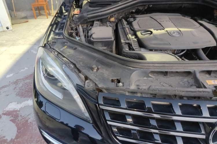 Used Mercedes-Benz M-Class 2012 ML 350 Luxury Edition Engine Bay Right