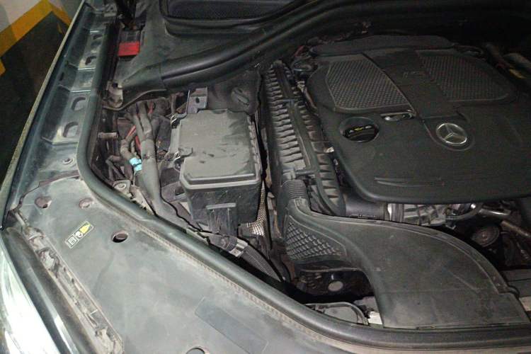 Used Mercedes-Benz M-Class 2012 ML 300 Engine Bay Right