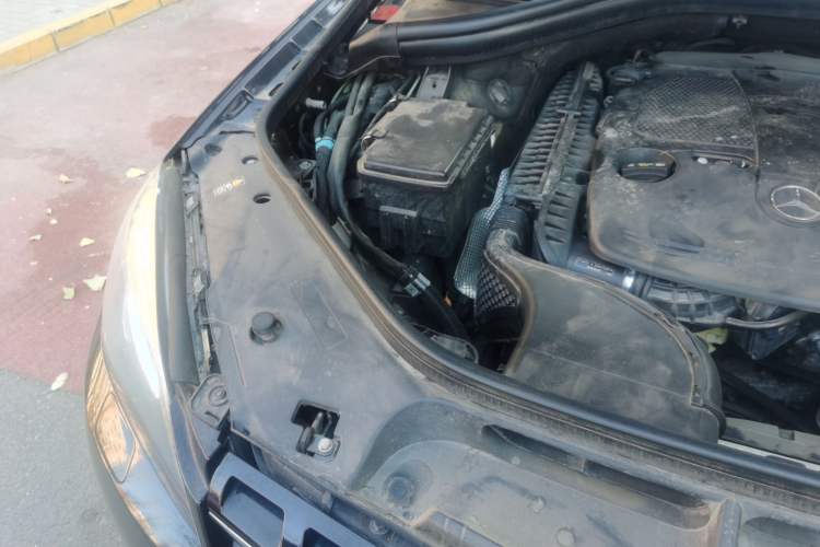 Used Mercedes-Benz M-Class 2012 ML 350 Sport Edition Engine Bay Right