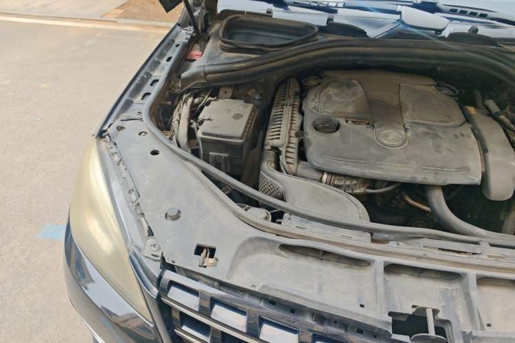 Used Mercedes-Benz M-Class 2012 ML 350 Sport Edition Engine Bay Right