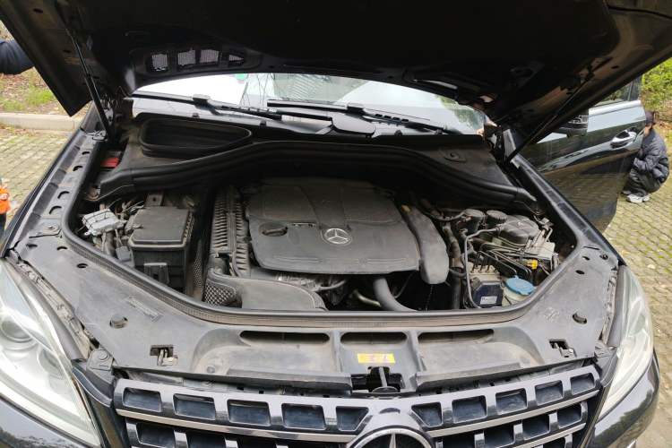 Used Mercedes-Benz M-Class 2012 ML 350 Luxury Edition Engine Bay