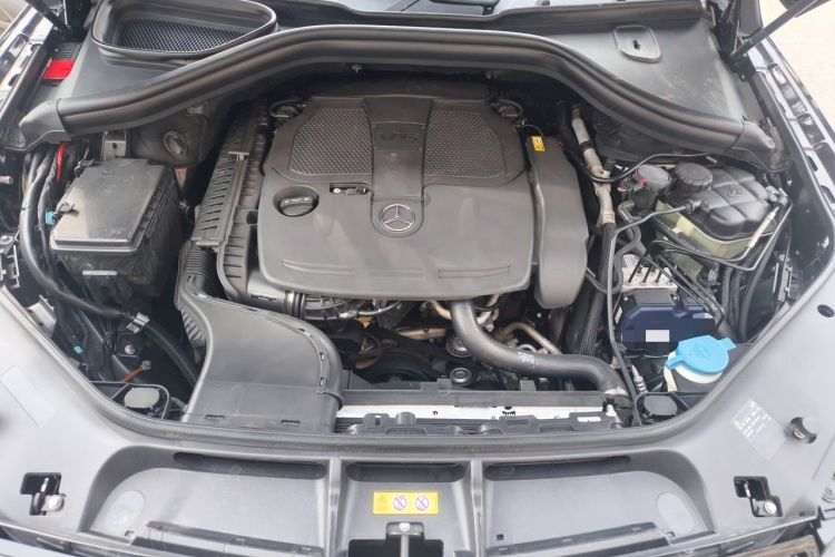 Used Mercedes-Benz M-Class  Engine Bay