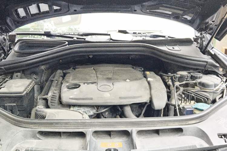 Used Mercedes-Benz M-Class 2012 ML 350 Luxury Edition Engine Bay