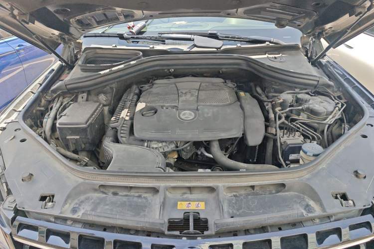 Used Mercedes-Benz M-Class 2012 ML 350 Sport Edition Engine Bay