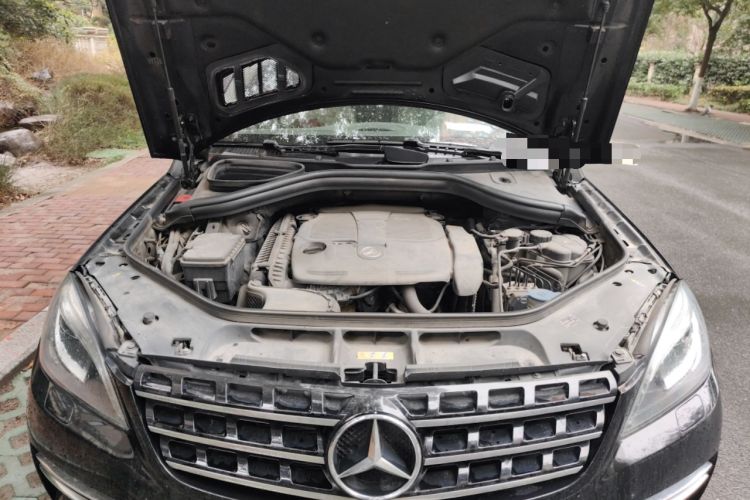 Used Mercedes-Benz M-Class 2012 ML 300 Engine Bay