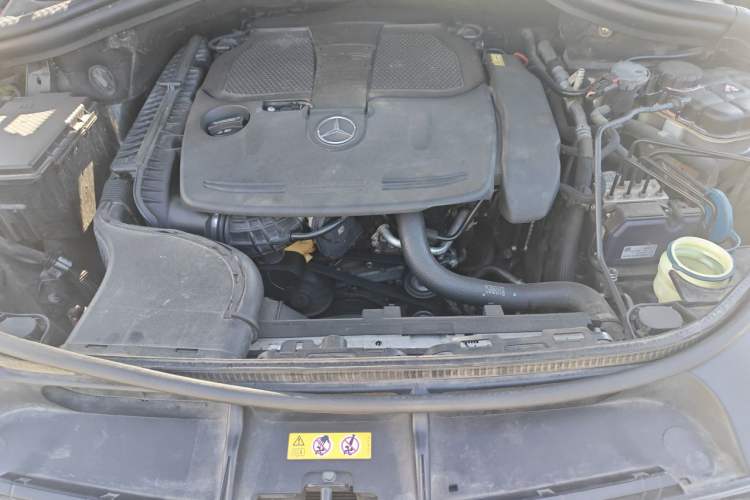 Used Mercedes-Benz M-Class 2012 ML 350 Luxury Edition Engine Bay