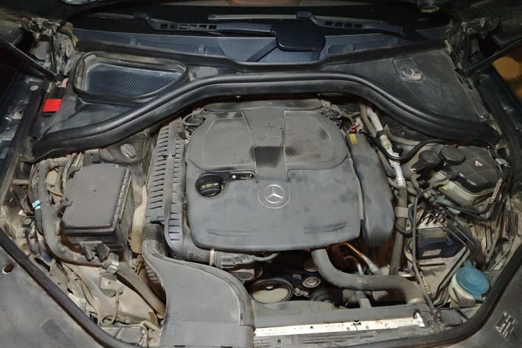 Used Mercedes-Benz M-Class 2012 ML 350 Luxury Edition Engine Bay