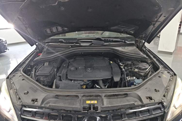 Used Mercedes-Benz M-Class 2012 ML 300 Engine Bay