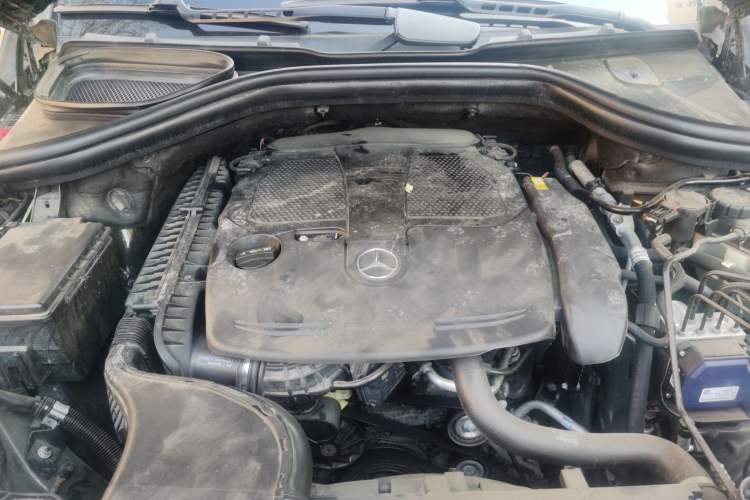 Used Mercedes-Benz M-Class 2012 ML 350 Sport Edition Engine Bay