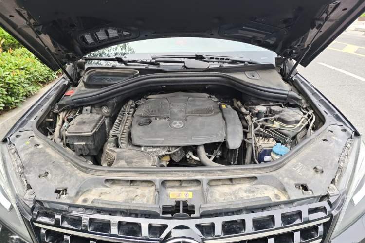 Used Mercedes-Benz M-Class 2012 ML 350 Sport Edition Engine Bay