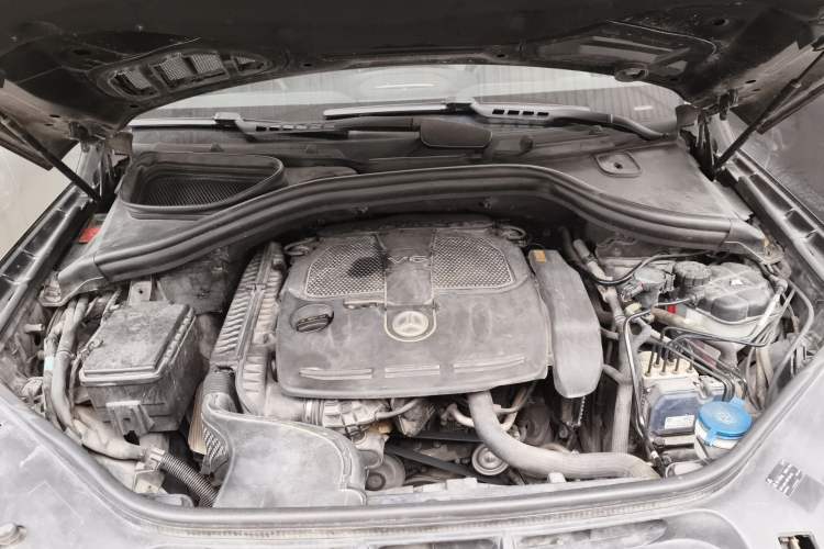 Used Mercedes-Benz M-Class 2012 ML 350 Luxury Edition Engine Bay