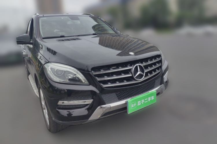 Used Mercedes-Benz M-Class  Front Right 45 Deg