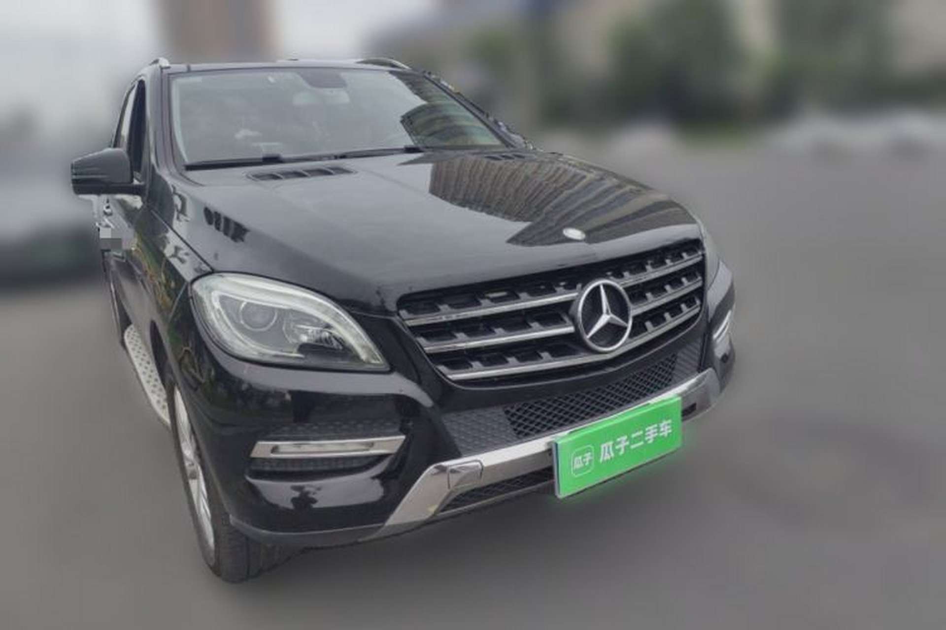 Used Mercedes-Benz M-Class  Front Right 45 Deg