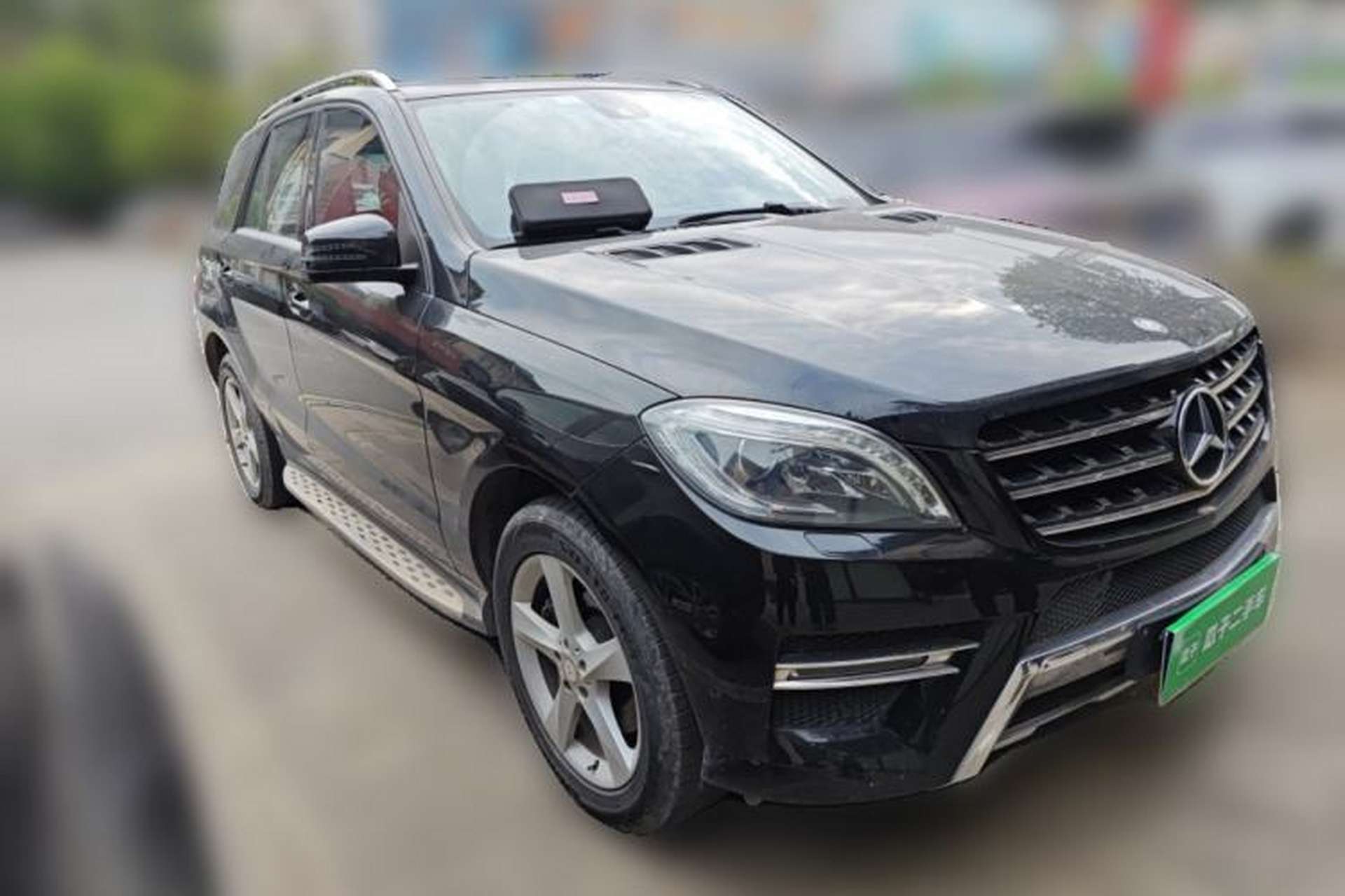 Used Mercedes-Benz M-Class  Front Right 45 Deg
