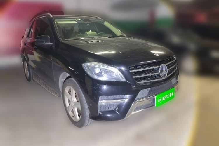 Used Mercedes-Benz M-Class  Front Right 45 Deg