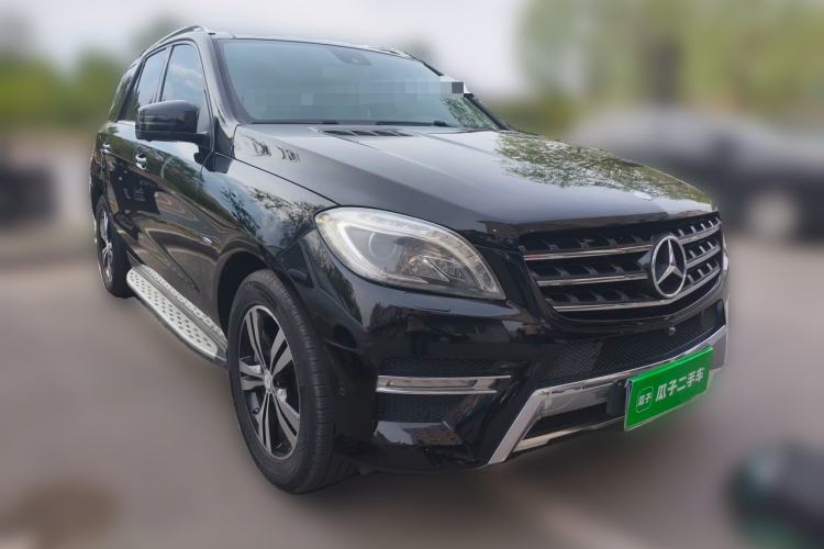 Used Mercedes-Benz M-Class  Front Right 45 Deg