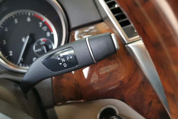 Used Mercedes-Benz M-Class 2012 ML 350 Luxury Edition Gear Lever