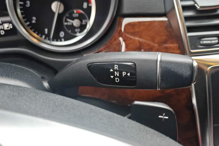 Used Mercedes-Benz M-Class 2012 ML 350 Luxury Edition Gear Lever