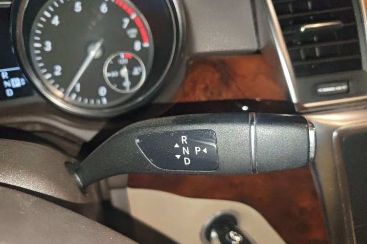 Used Mercedes-Benz M-Class 2012 ML 350 Luxury Edition Gear Lever