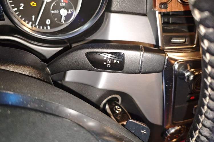 Used Mercedes-Benz M-Class 2012 ML 300 Gear Lever