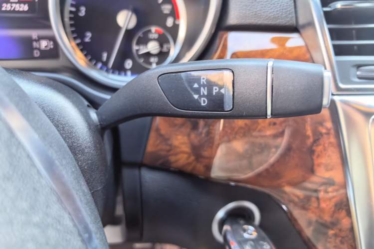 Used Mercedes-Benz M-Class 2012 ML 350 Luxury Edition Gear Lever