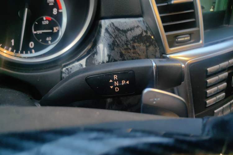 Used Mercedes-Benz M-Class 2012 ML 350 Sport Edition Gear Lever