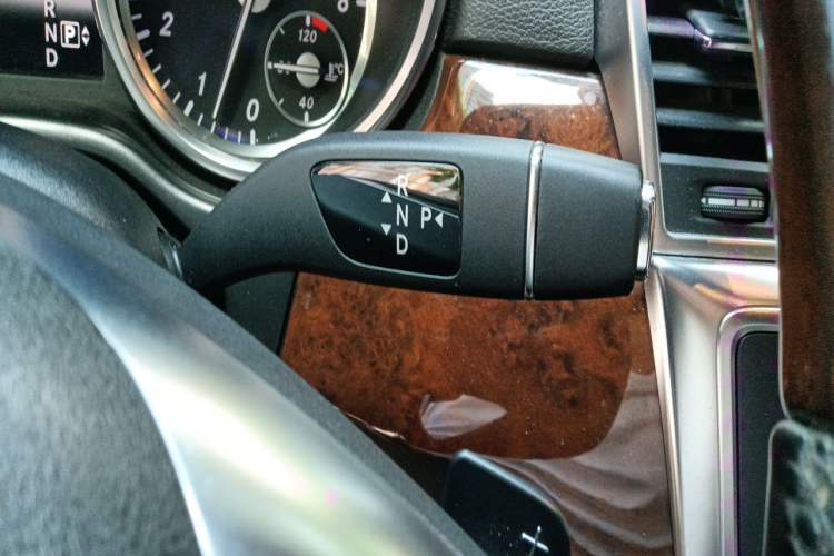 Used Mercedes-Benz M-Class 2012 ML 350 Sport Edition Gear Lever