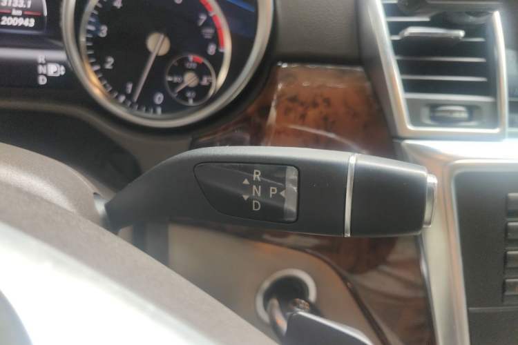 Used Mercedes-Benz M-Class 2012 ML 350 Luxury Edition Gear Lever