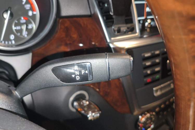 Used Mercedes-Benz M-Class 2012 ML 350 Luxury Edition Gear Lever