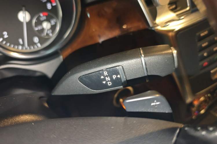 Used Mercedes-Benz M-Class 2012 ML 350 Luxury Edition Gear Lever