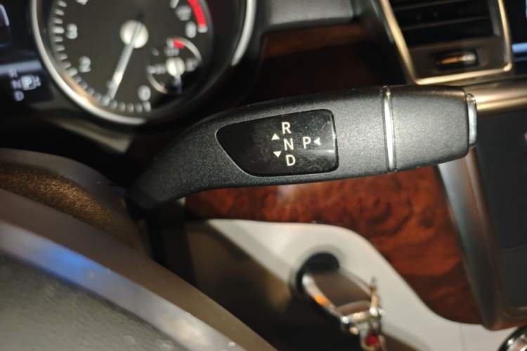 Used Mercedes-Benz M-Class 2012 ML 350 Luxury Edition Gear Lever